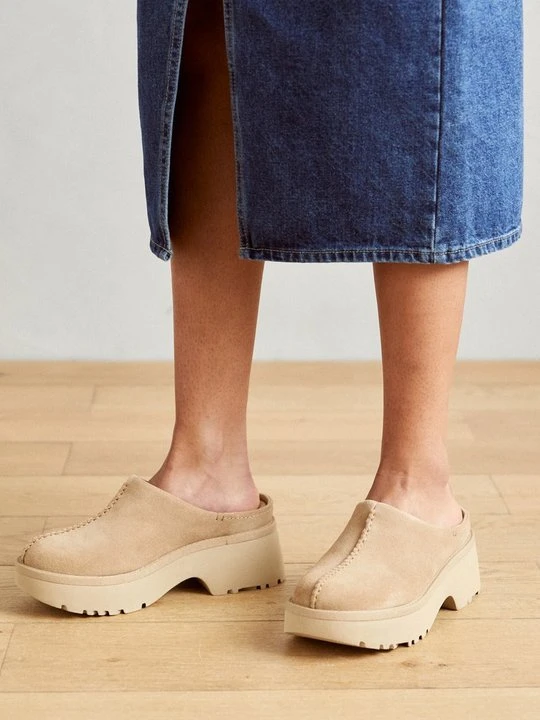 Zdjęcie produktu Klapki na obcasie UGG piaskowy