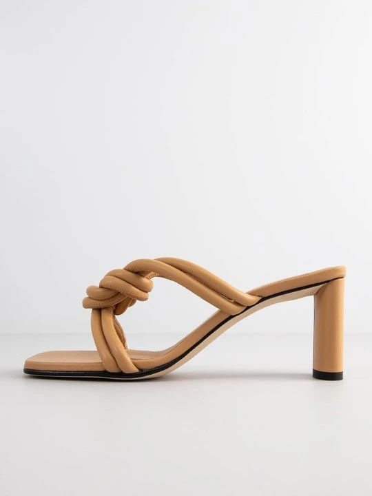 Zdjęcie produktu Klapki na obcasie Victoria Beckham beżowy