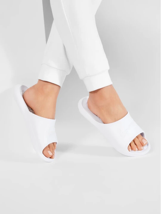Zdjęcie produktu Klapki Nike Victori One Shwer Slide CZ7836 100 Biały