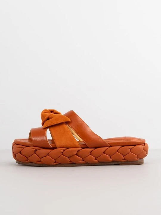 Zdjęcie produktu Klapki płaskie Alexandre Birman brązowy