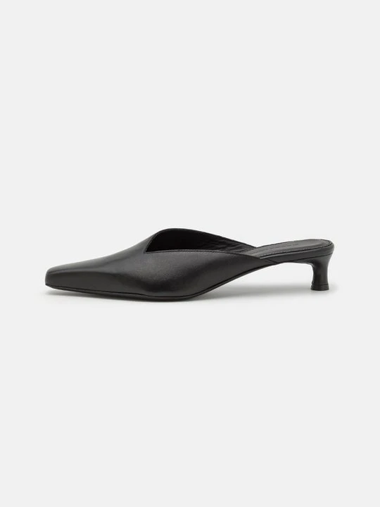 Zdjęcie produktu Klapki płaskie By Malene Birger czarny
