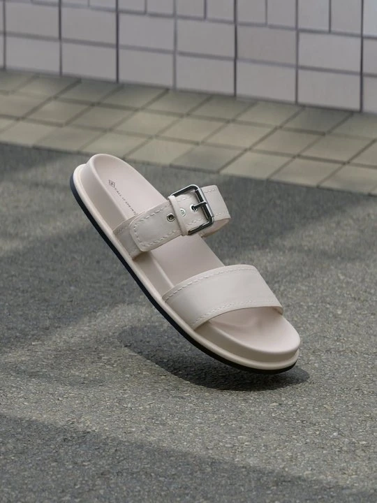 Zdjęcie produktu Klapki płaskie Call It Spring mleczny