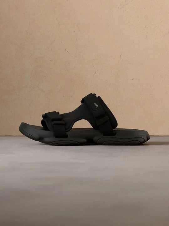 Zdjęcie produktu Klapki płaskie Camper czarny