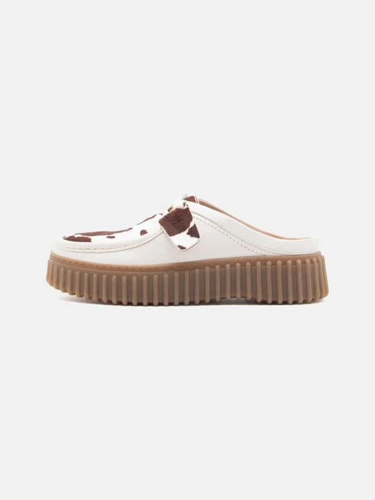 Zdjęcie produktu Klapki płaskie Clarks biały