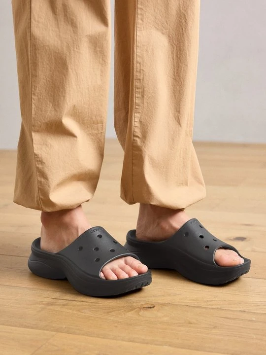Zdjęcie produktu Klapki płaskie Crocs antracytowy