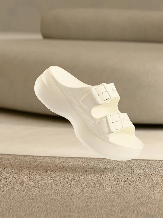 Zdjęcie produktu Klapki płaskie Crocs biały