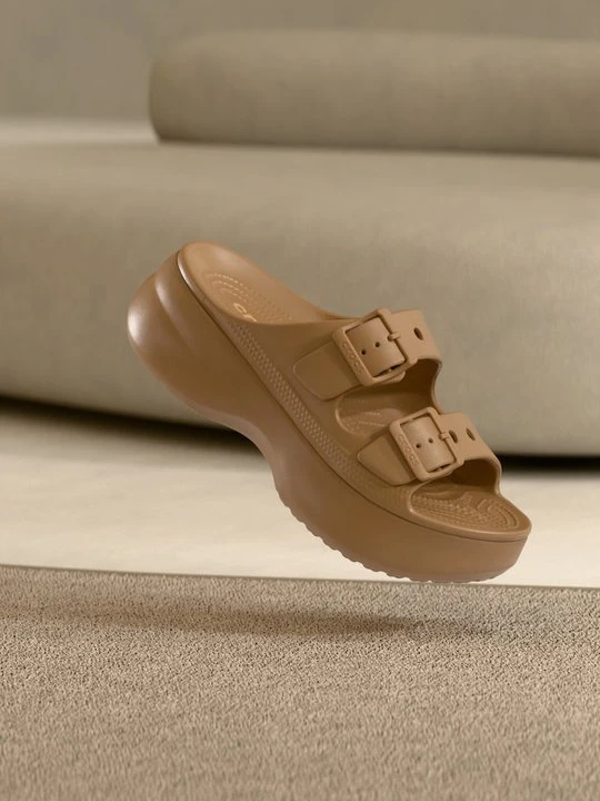 Zdjęcie produktu Klapki płaskie Crocs brązowy