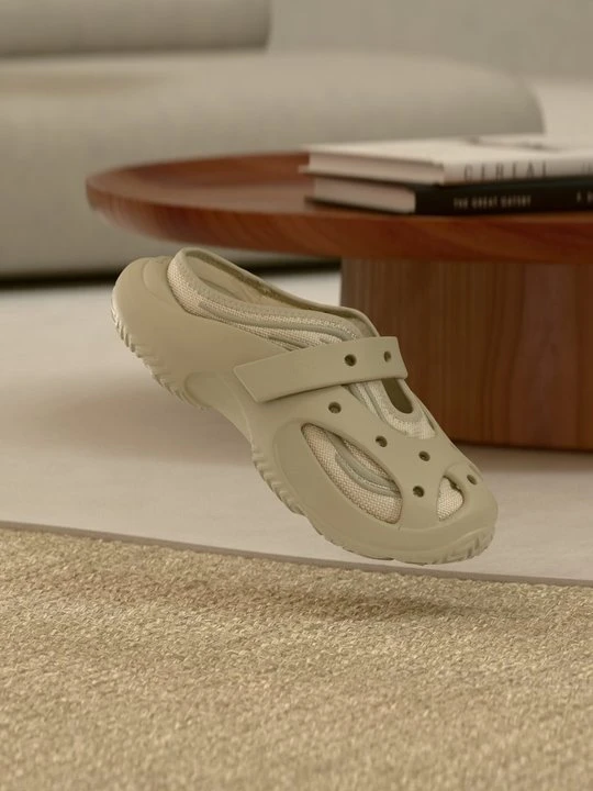 Zdjęcie produktu Klapki płaskie Crocs taupe