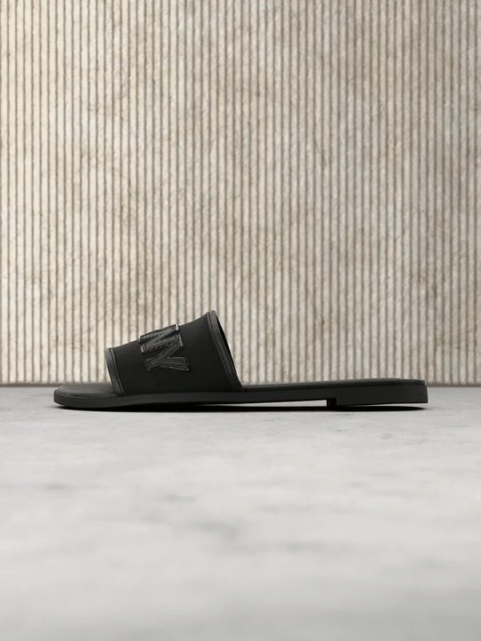 Zdjęcie produktu Klapki płaskie DKNY czarny
