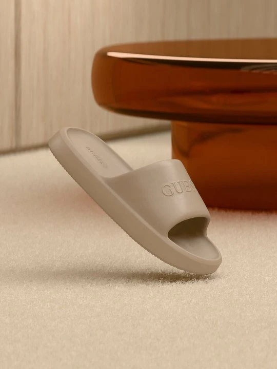 Zdjęcie produktu Klapki płaskie Guess taupe
