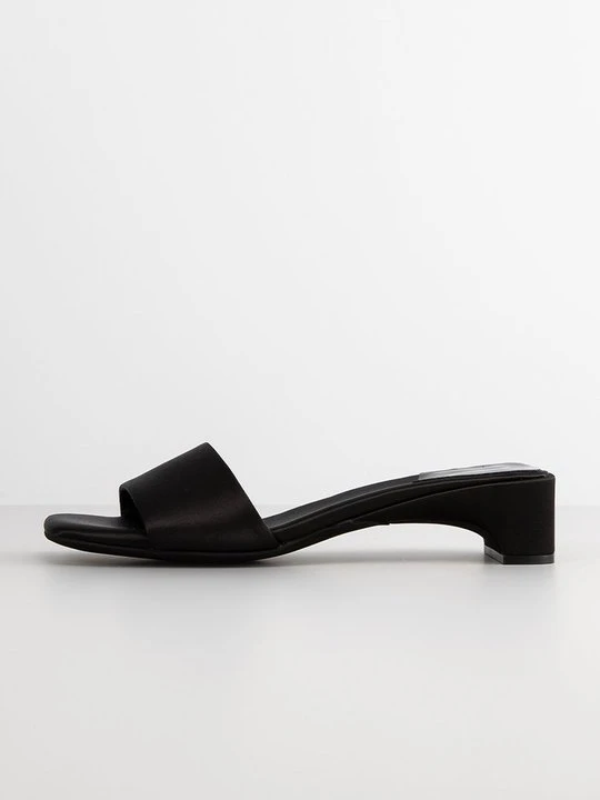 Zdjęcie produktu Klapki płaskie Jeffrey Campbell czarny