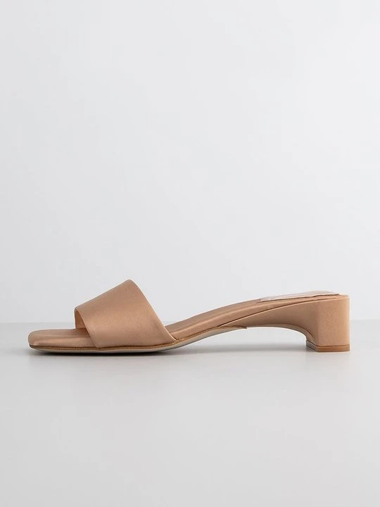 Zdjęcie produktu Klapki płaskie Jeffrey Campbell beżowy