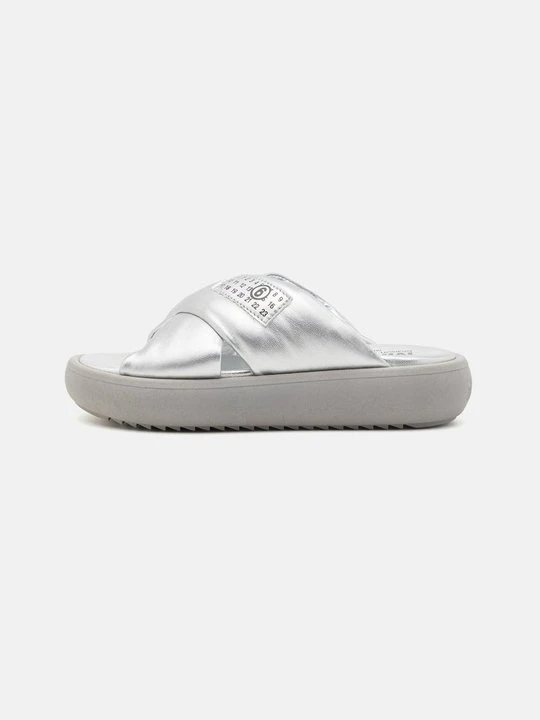 Zdjęcie produktu Klapki płaskie MM6 Maison Margiela srebrny