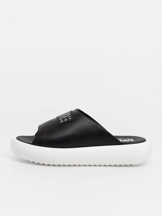 Zdjęcie produktu Klapki płaskie MM6 Maison Margiela czarny