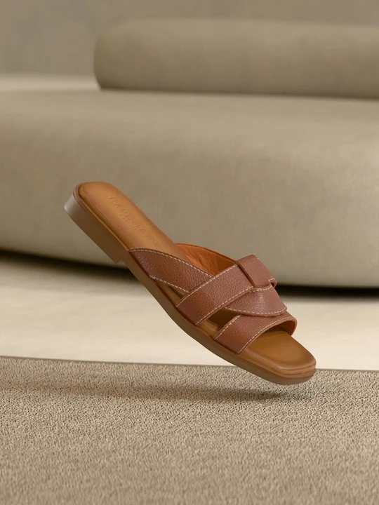 Zdjęcie produktu Klapki płaskie Pavement tan