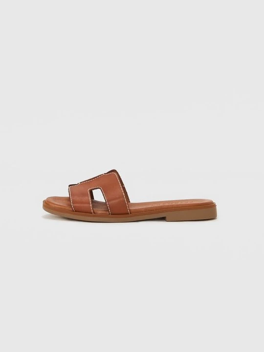 Zdjęcie produktu Klapki płaskie Pavement tan