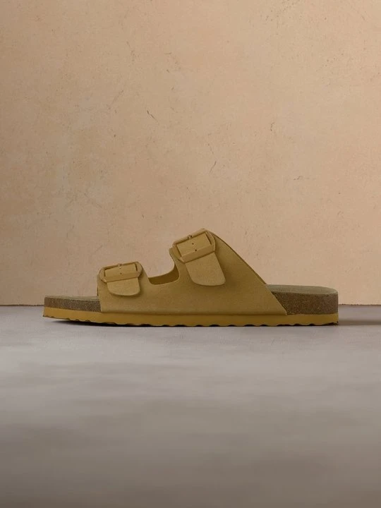 Zdjęcie produktu Klapki płaskie Pier One By Zalando musztardowy