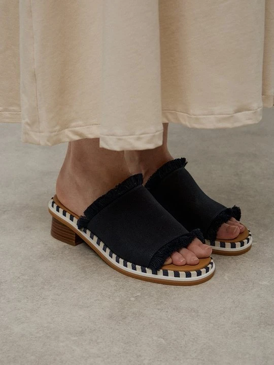 Zdjęcie produktu Klapki płaskie See By Chloé granatowy