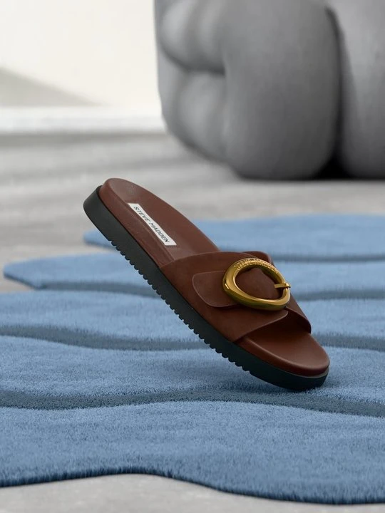 Zdjęcie produktu Klapki płaskie Steve Madden ciemnobrązowy