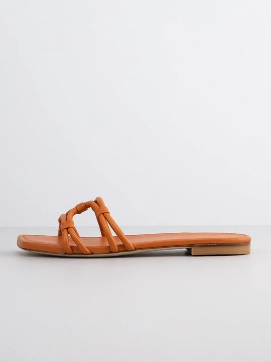 Zdjęcie produktu Klapki płaskie Stuart Weitzman jasnobrązowy