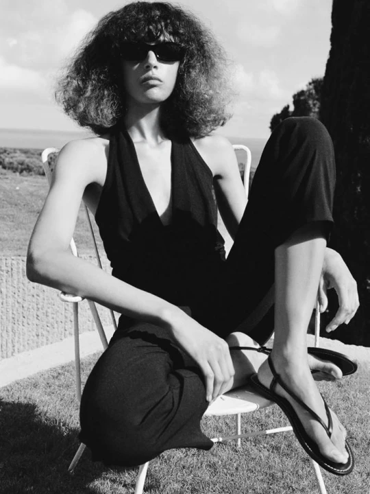 Zdjęcie produktu Klapki skórzane z szerokim paskiem burgund - Kobieta - - MANGO