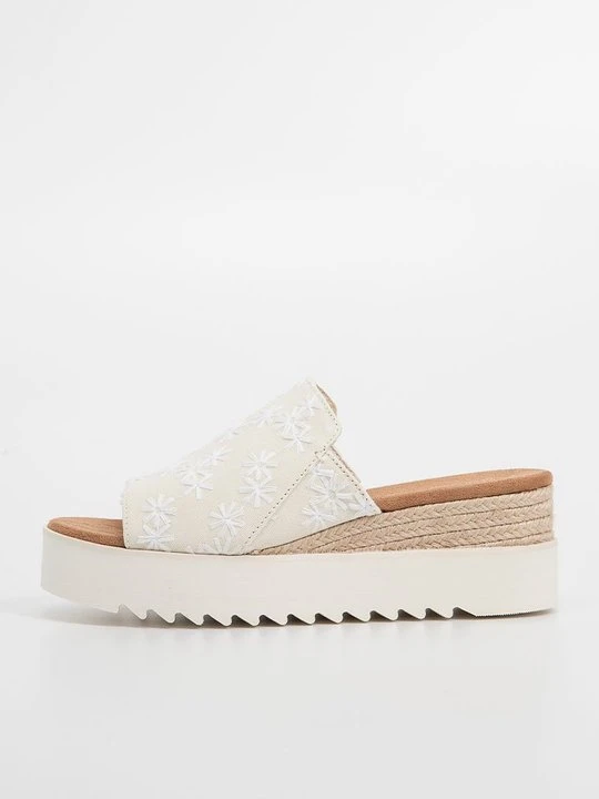 Zdjęcie produktu Klapki na obcasie Toms beżowy
