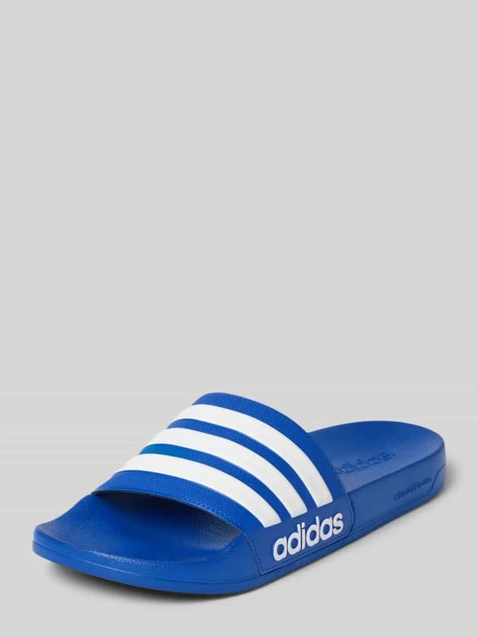 Zdjęcie produktu Klapki z detalami z logo model ‘ADILETTE SHOWER’ Adidas Królewski niebieski