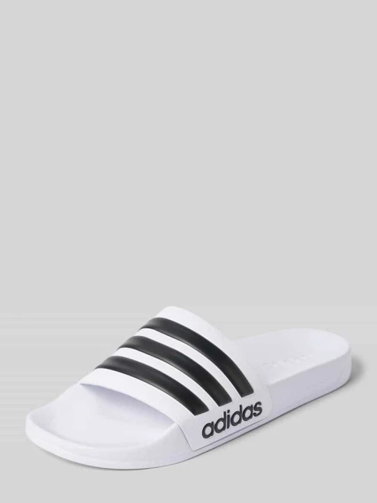 Zdjęcie produktu Klapki z nadrukiem z logo model ‘ADILETTE SHOWER’ Adidas Biały