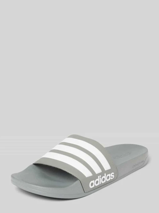 Zdjęcie produktu Klapki z nadrukiem z logo model ‘ADILETTE SHOWER’ Adidas Średnioszary
