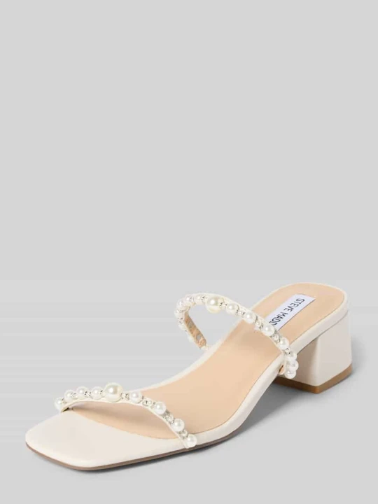 Zdjęcie produktu Klapki z naturalnej skóry z obszyciem ozdobnymi kamieniami model 'Genessa' Steve Madden Écru