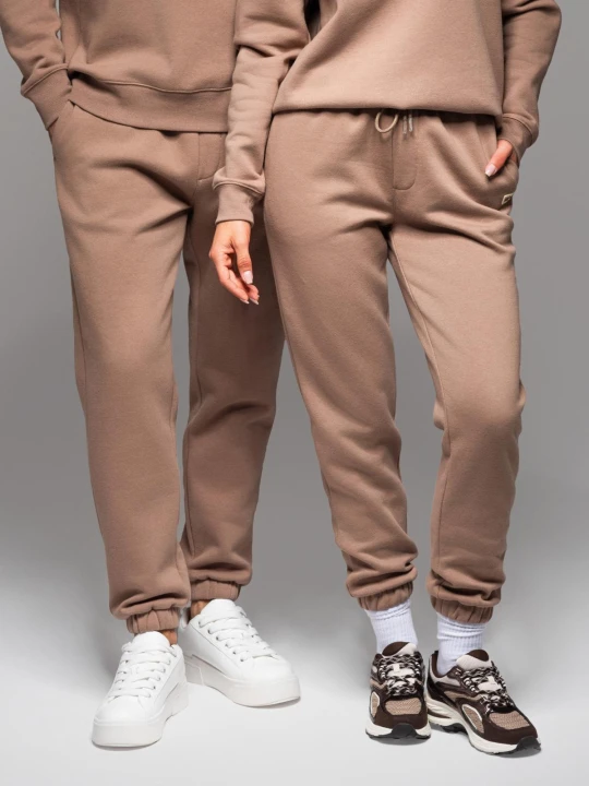 Zdjęcie produktu Klasyczne spodnie dresowe unisex ze ściągaczami – brązowe V16 Ombre Clothing