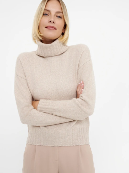 Zdjęcie produktu Klasyczny beżowy sweter z golfem Greenpoint