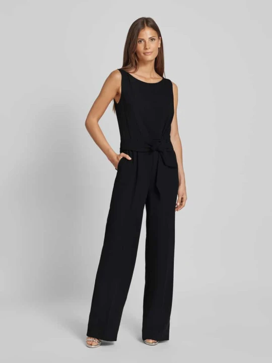 Zdjęcie produktu Kombinezon o kroju slim fit z wiązanym paskiem Vera Mont Czarny