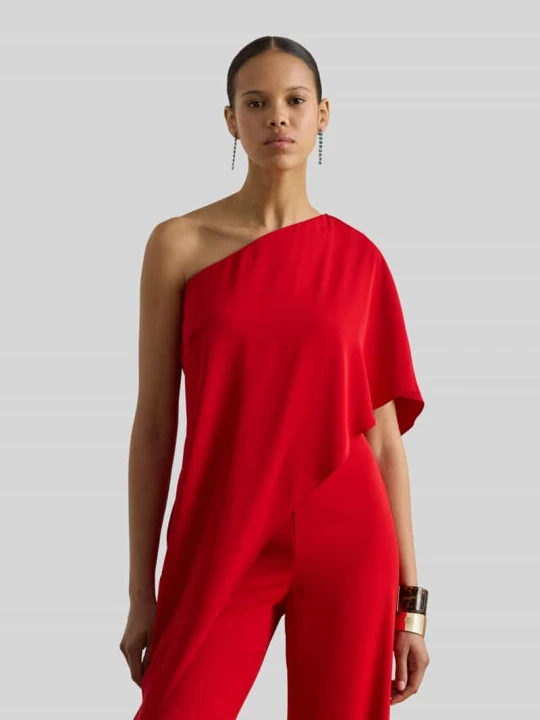Zdjęcie produktu Kombinezon w kroju shaped fit z delikatnie opadającą narzutą typu peleryna. Lauren Ralph Lauren Czerwony