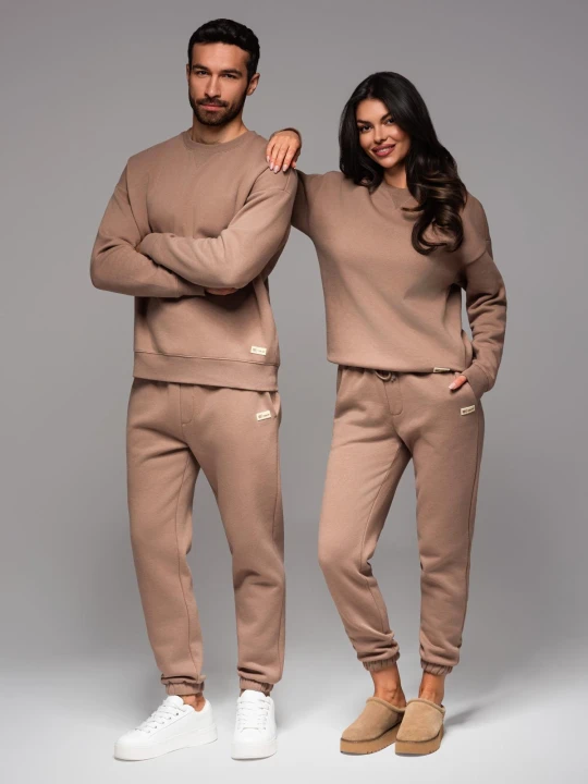 Zdjęcie produktu Komplet dresowy UNISEX w stylu athleisure ze spodniami i bluzą - brązowy V16 - Rozmiar: XS / S Ombre Clothing