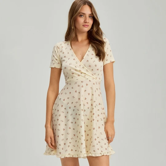 Zdjęcie produktu Kopertowa sukienka mini fit&flare w kwiaty żółta House