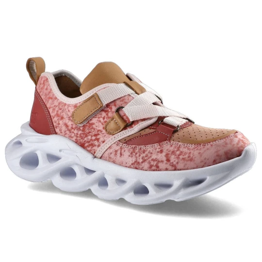 Zdjęcie produktu Sneakersy damskie Maciejka, z krzyżującymi się paskami łączące matowe i wzorzyste wykończenia osadzone na charakterystycznej ażurowej podeszwie, kora różowy