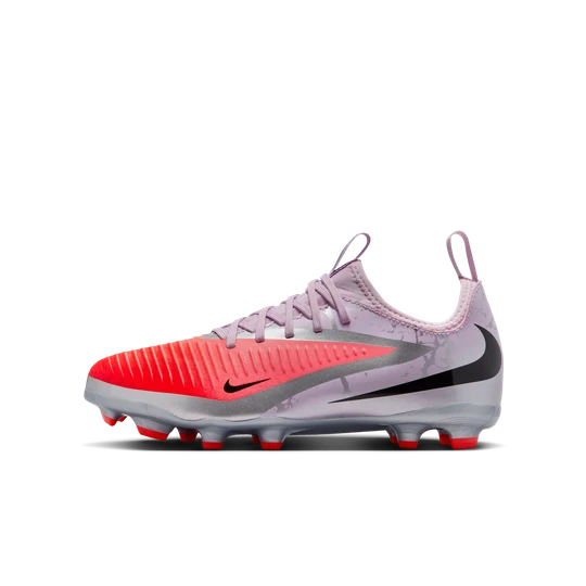 Zdjęcie produktu Korki do piłki nożnej na różne typy nawierzchni dla dużych dzieci Nike Jr. Phantom 6 Low Academy „Alexia Putellas” - Czerwony