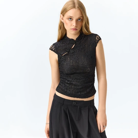 Zdjęcie produktu Koronkowa bluzka z dekoltem w stylu qipao czarna House