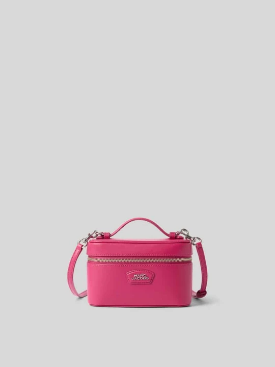 Zdjęcie produktu kosmetyczka z detal z logo Marc Jacobs Wiśniowy