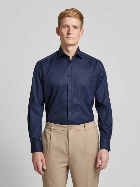 Zdjęcie produktu Koszula biznesowa o kroju comfort fit z kieszenią na piersi Eterna Granatowy