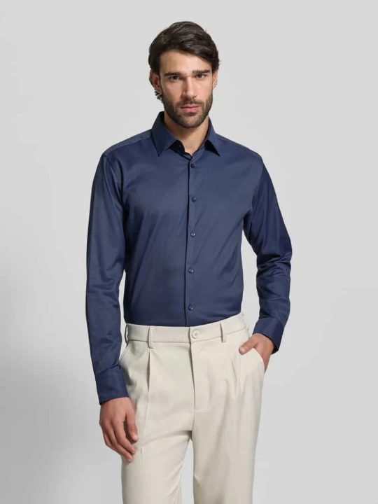Zdjęcie produktu Regular Fit koszula biznesowa z elastycznego splotu twill model 'P-JOE-KENT-C1-222' Boss Granatowy
