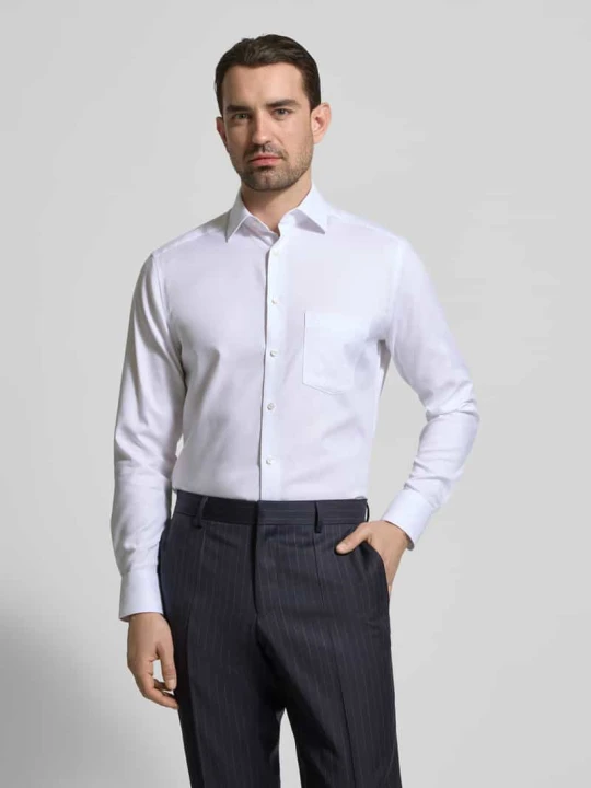Zdjęcie produktu Koszula biznesowa o kroju modern fit z fakturowanym wzorem i kołnierzykiem typu kent Olymp Biały