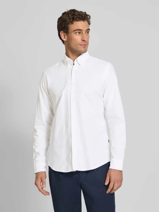 Zdjęcie produktu Koszula biznesowa o kroju regular fit z kołnierzykiem typu button down model ‘Rickert’ Boss Biały