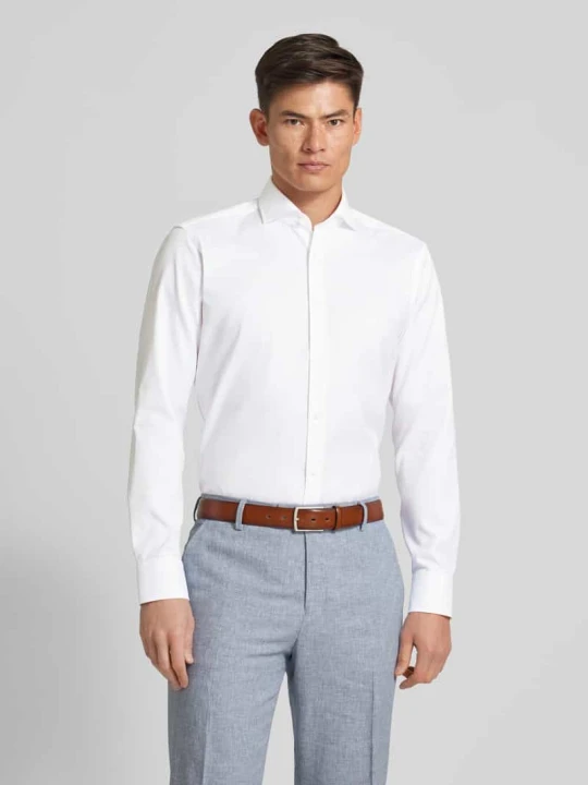 Zdjęcie produktu Koszula biznesowa o kroju regular fit z kołnierzykiem typu cutaway model ‘Joe’ Boss Biały