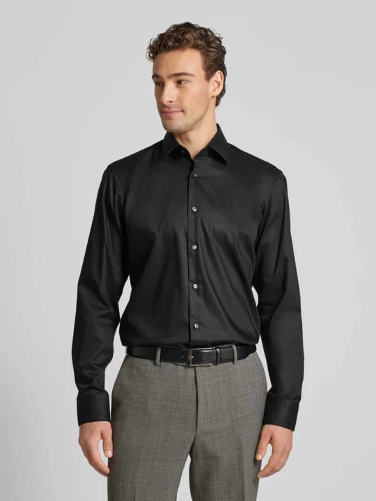Zdjęcie produktu Koszula biznesowa o kroju regular fit z kołnierzykiem typu kent model ‘JOE’ Boss Czarny