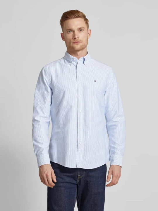 Zdjęcie produktu Koszula casualowa o kroju regular fit z wyhaftowanym logo model ‘OXFORD’ Tommy Hilfiger Jasnoniebieski