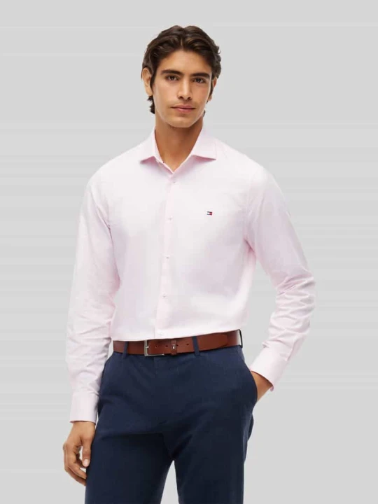 Zdjęcie produktu Koszula biznesowa o kroju regular fit z zaokrąglonym dołem Tommy Hilfiger Różowy