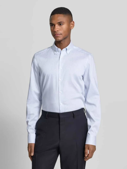 Zdjęcie produktu Koszula o kroju slim fit w stylu biznes z kołnierzykiem typu button down OLYMP Level 5 Błękitny
