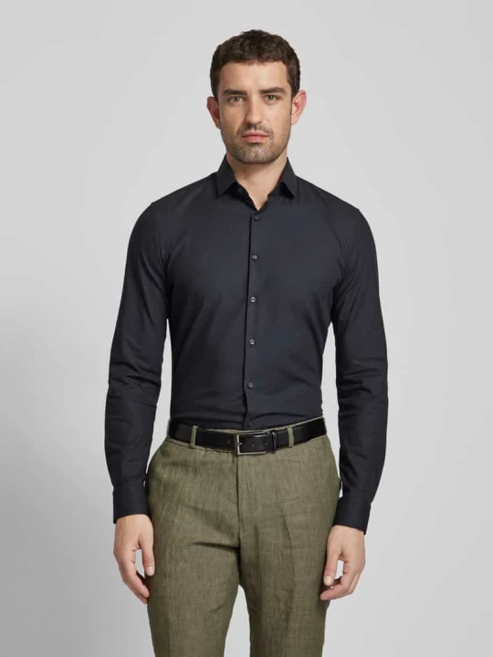 Zdjęcie produktu Bardzo dopasowana koszula biznesowa ze splotu twill z dodatkiem streczu OLYMP No. Six Czarny
